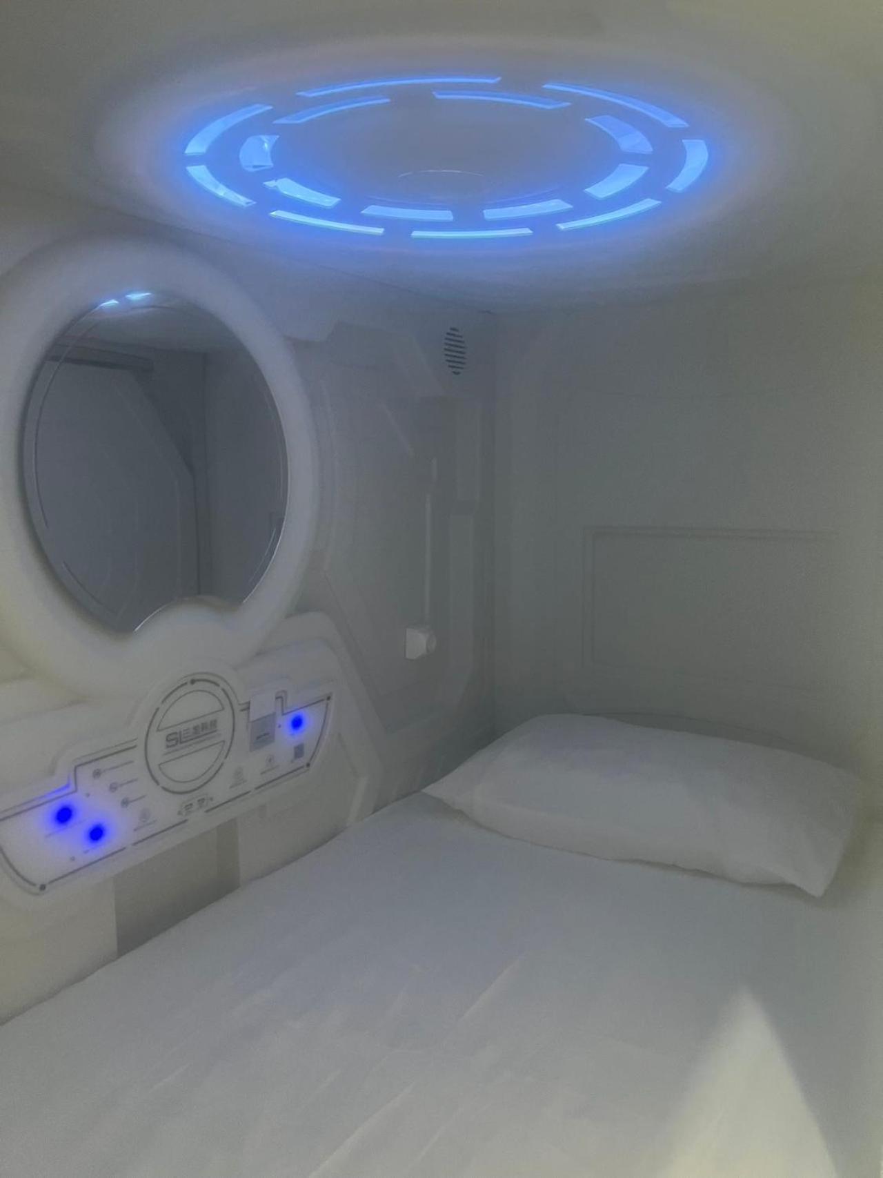 Air Hostel Capsules Airport Gavà Exterior foto