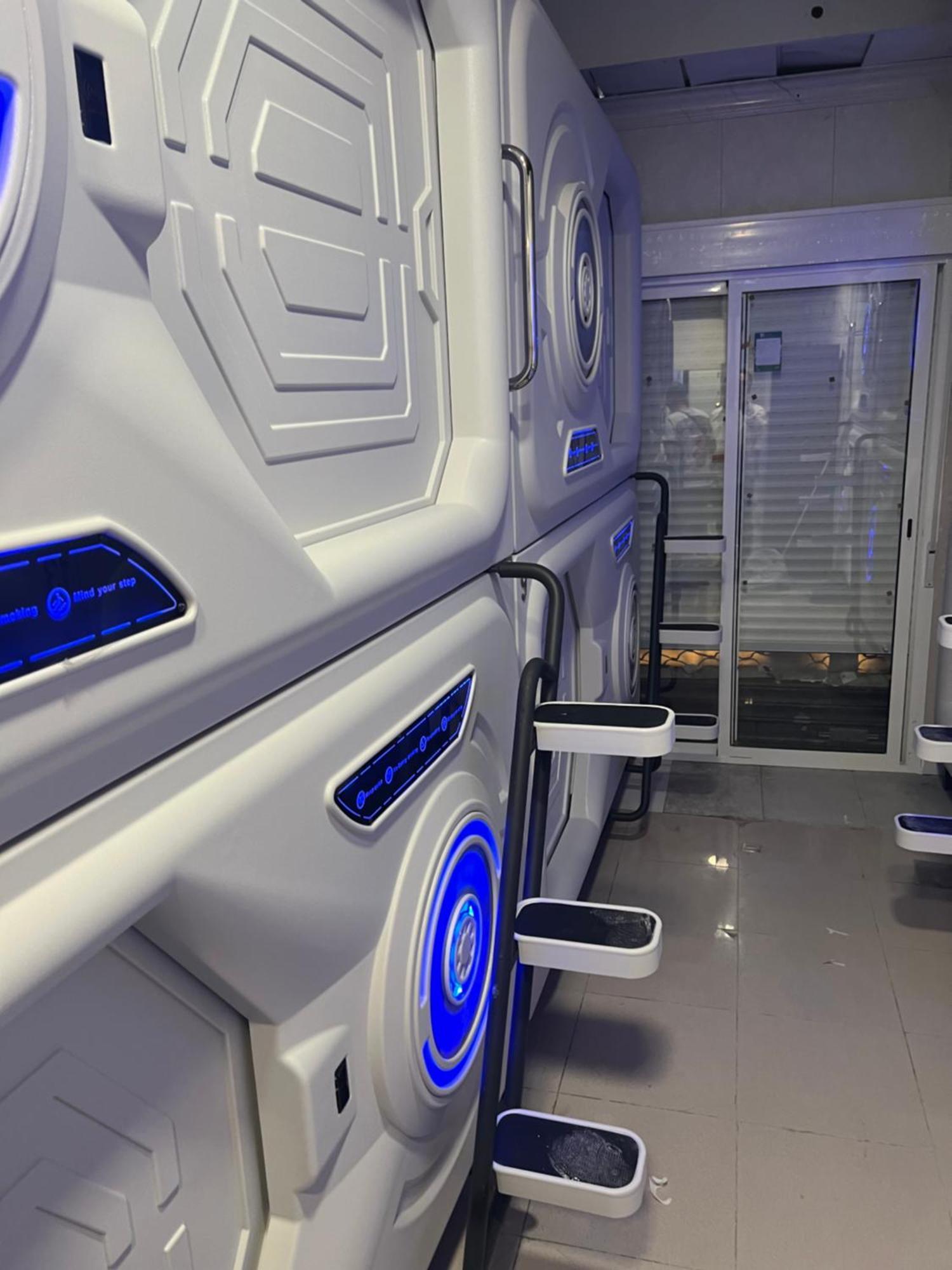 Air Hostel Capsules Airport Gavà Exterior foto